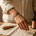 Měděný náramek Mechový písek